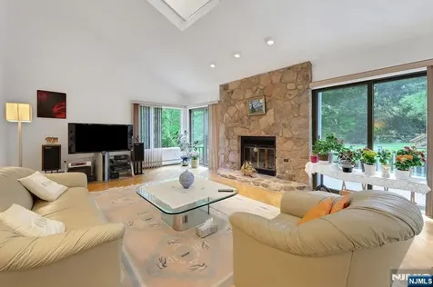 18 Mission Way Tenafly NJ 07670