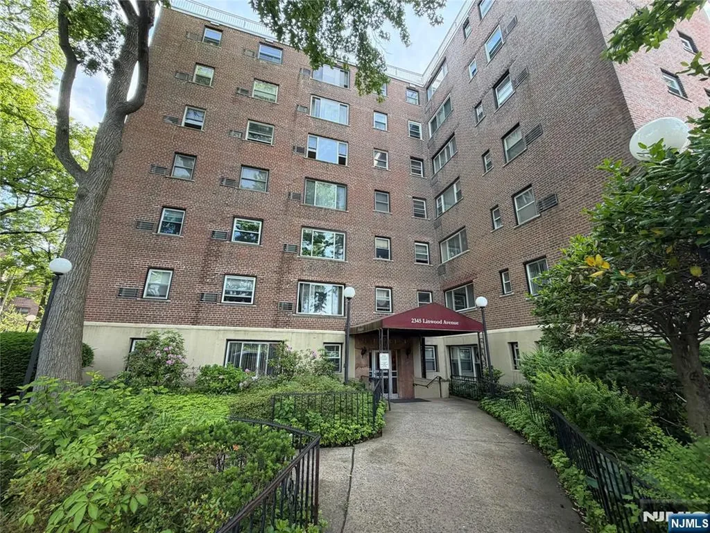 2345 Linwood Avenue Fort Lee NJ 07024