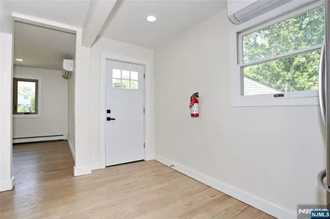 20 Dojean Court Bergenfield NJ 07621