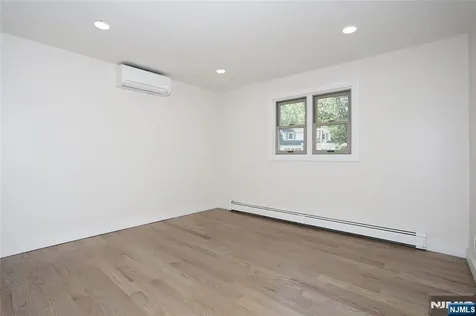 20 Dojean Court Bergenfield NJ 07621