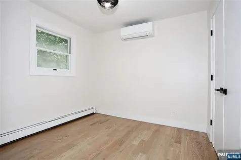 20 Dojean Court Bergenfield NJ 07621