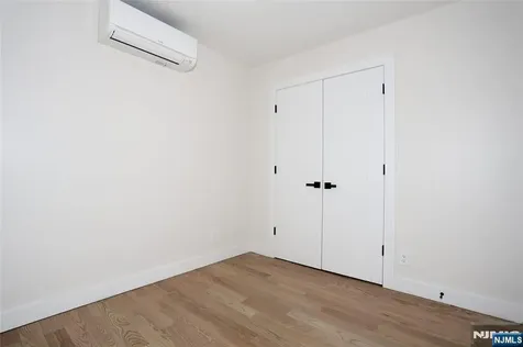 20 Dojean Court Bergenfield NJ 07621