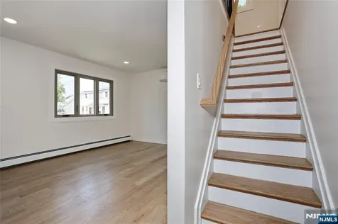 20 Dojean Court Bergenfield NJ 07621