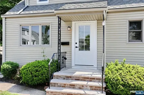 20 Dojean Court Bergenfield NJ 07621