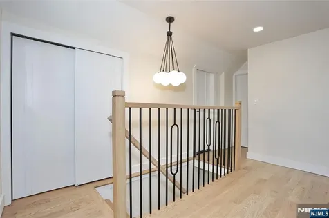 20 Dojean Court Bergenfield NJ 07621