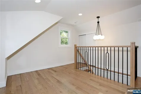 20 Dojean Court Bergenfield NJ 07621