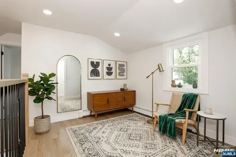 20 Dojean Court Bergenfield NJ 07621