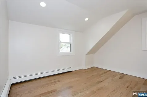 20 Dojean Court Bergenfield NJ 07621