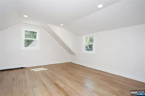 20 Dojean Court Bergenfield NJ 07621
