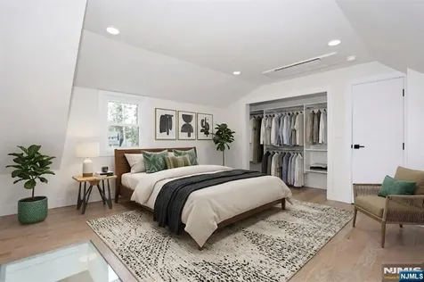 20 Dojean Court Bergenfield NJ 07621