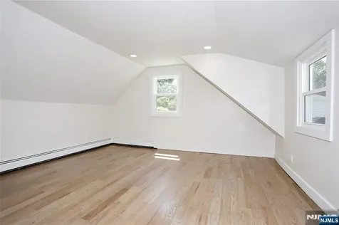 20 Dojean Court Bergenfield NJ 07621