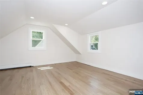 20 Dojean Court Bergenfield NJ 07621