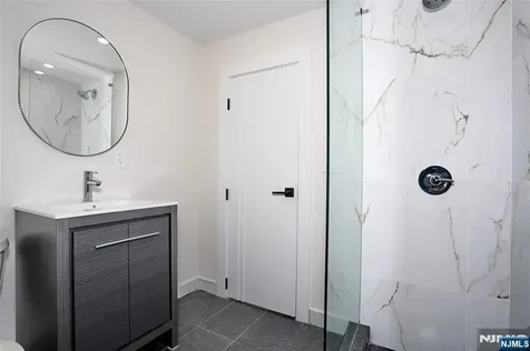 20 Dojean Court Bergenfield NJ 07621