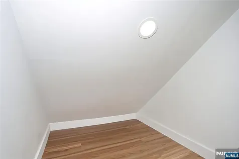 20 Dojean Court Bergenfield NJ 07621
