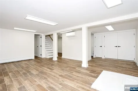 20 Dojean Court Bergenfield NJ 07621
