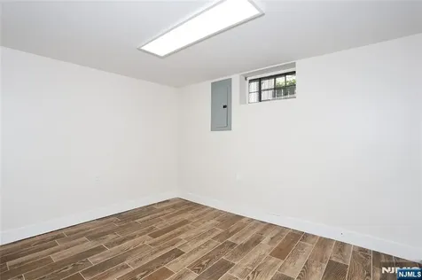 20 Dojean Court Bergenfield NJ 07621