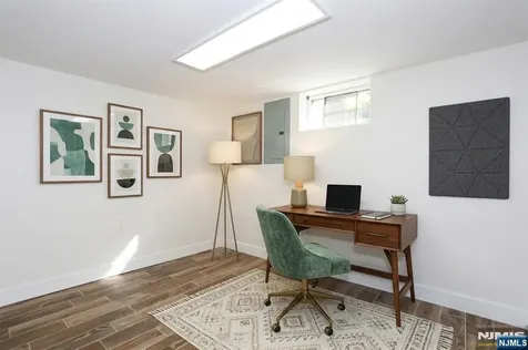 20 Dojean Court Bergenfield NJ 07621