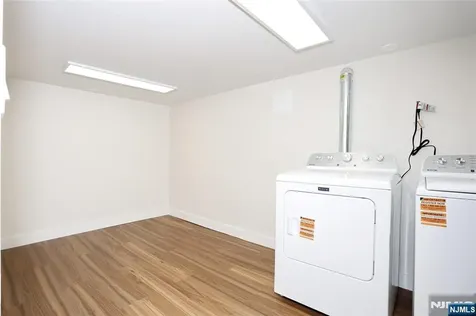 20 Dojean Court Bergenfield NJ 07621