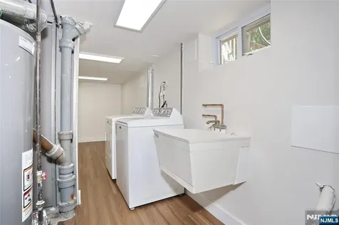 20 Dojean Court Bergenfield NJ 07621
