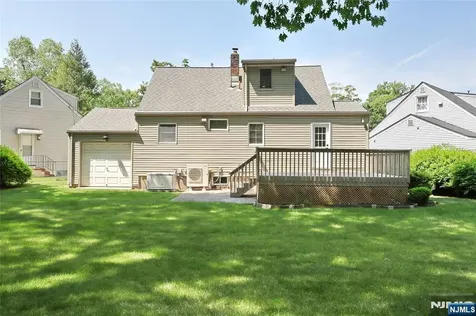 20 Dojean Court Bergenfield NJ 07621