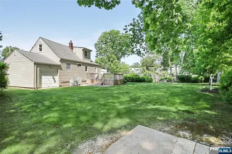 20 Dojean Court Bergenfield NJ 07621