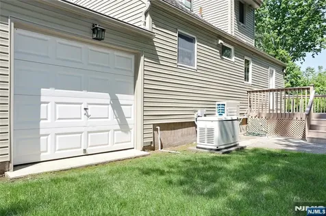 20 Dojean Court Bergenfield NJ 07621