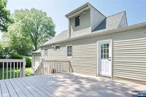 20 Dojean Court Bergenfield NJ 07621