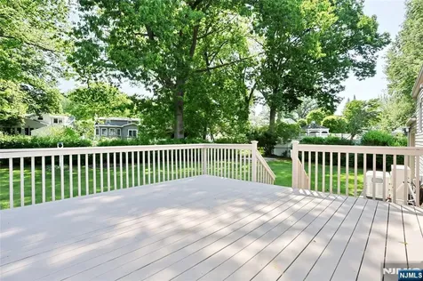 20 Dojean Court Bergenfield NJ 07621