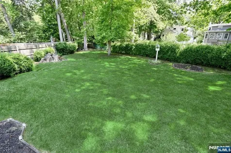 20 Dojean Court Bergenfield NJ 07621