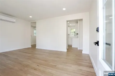 20 Dojean Court Bergenfield NJ 07621