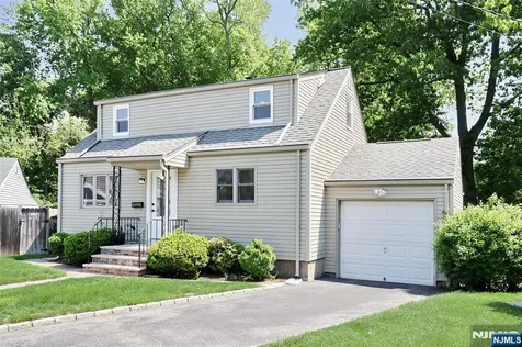 20 Dojean Court Bergenfield NJ 07621