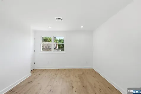 59 Erie Avenue Midland Park NJ 07432