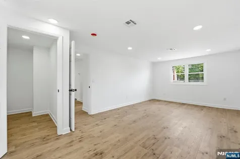 59 Erie Avenue Midland Park NJ 07432