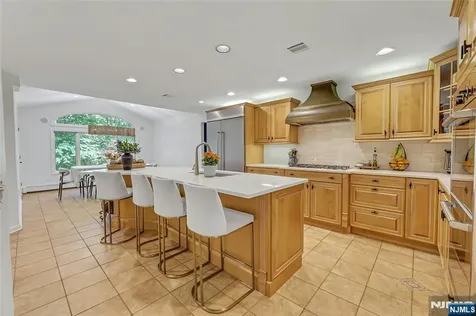 364 Canterbury Lane Wyckoff NJ 07481