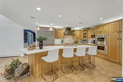 364 Canterbury Lane Wyckoff NJ 07481