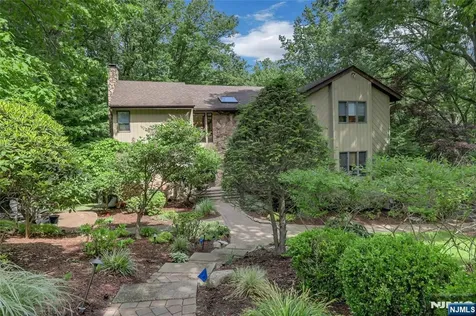 364 Canterbury Lane Wyckoff NJ 07481