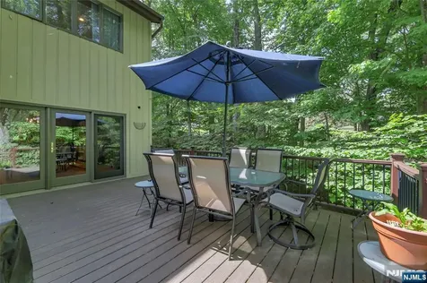 364 Canterbury Lane Wyckoff NJ 07481
