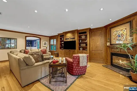 364 Canterbury Lane Wyckoff NJ 07481