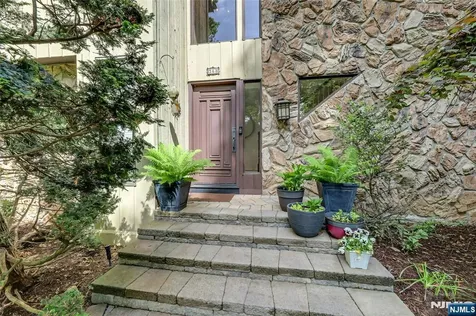 364 Canterbury Lane Wyckoff NJ 07481