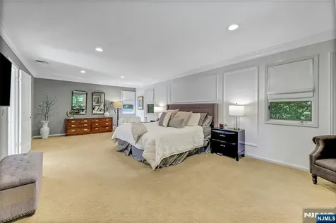 364 Canterbury Lane Wyckoff NJ 07481
