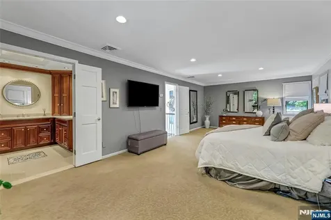 364 Canterbury Lane Wyckoff NJ 07481