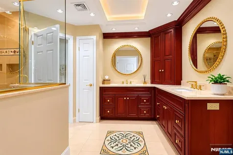 364 Canterbury Lane Wyckoff NJ 07481