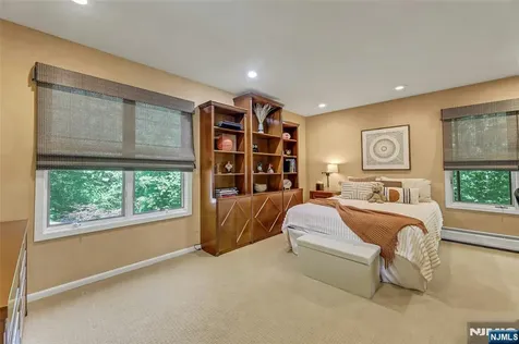 364 Canterbury Lane Wyckoff NJ 07481