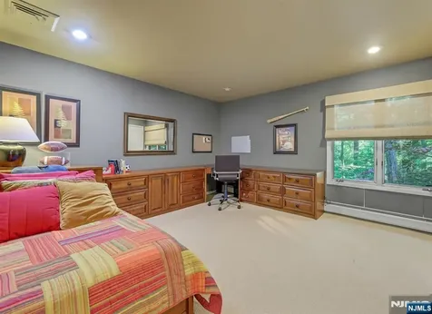 364 Canterbury Lane Wyckoff NJ 07481