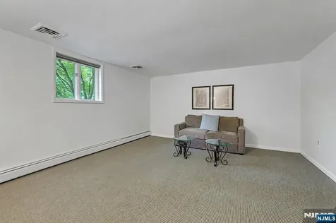 364 Canterbury Lane Wyckoff NJ 07481