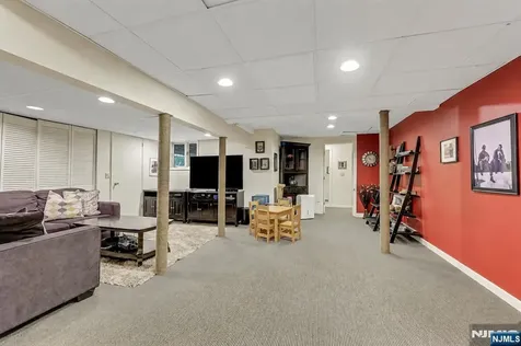 364 Canterbury Lane Wyckoff NJ 07481