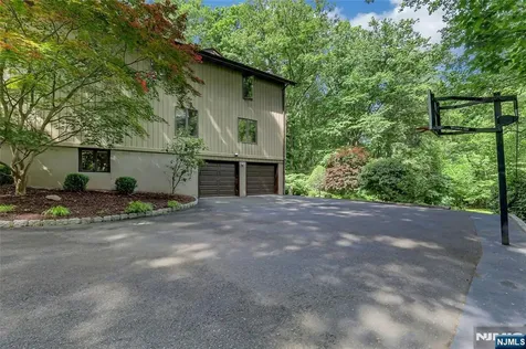 364 Canterbury Lane Wyckoff NJ 07481