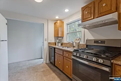 687 Grove Street Montclair NJ 07043