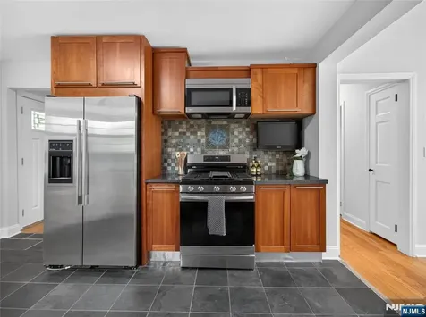 538 Coolidge Place Paramus NJ 07652