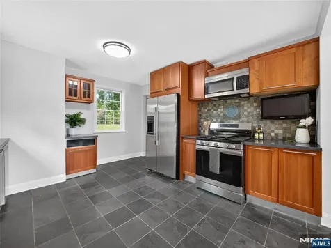 538 Coolidge Place Paramus NJ 07652